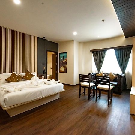 The Royal Palace Hotel 400703 Navi Mumbai Exterior foto