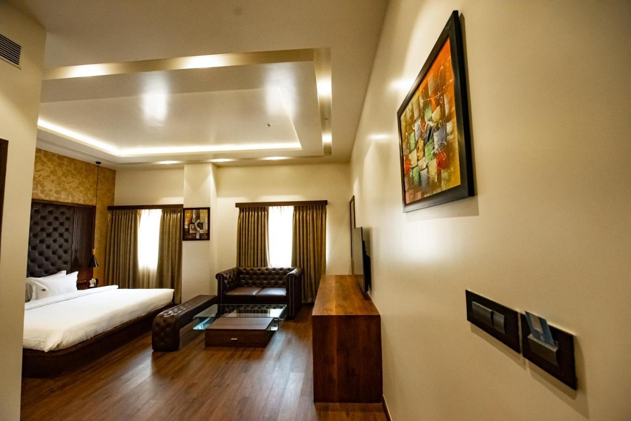 The Royal Palace Hotel 400703 Navi Mumbai Exterior foto