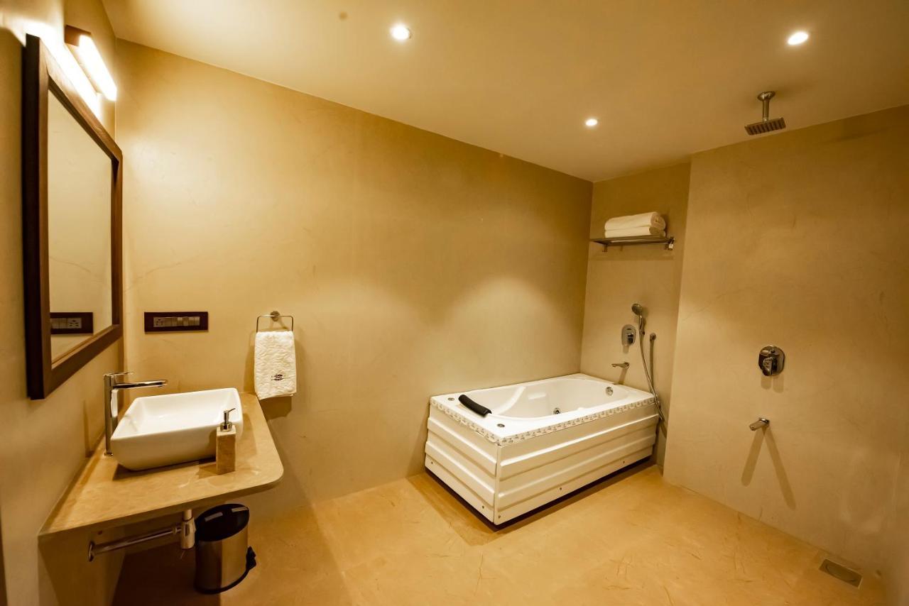The Royal Palace Hotel 400703 Navi Mumbai Exterior foto